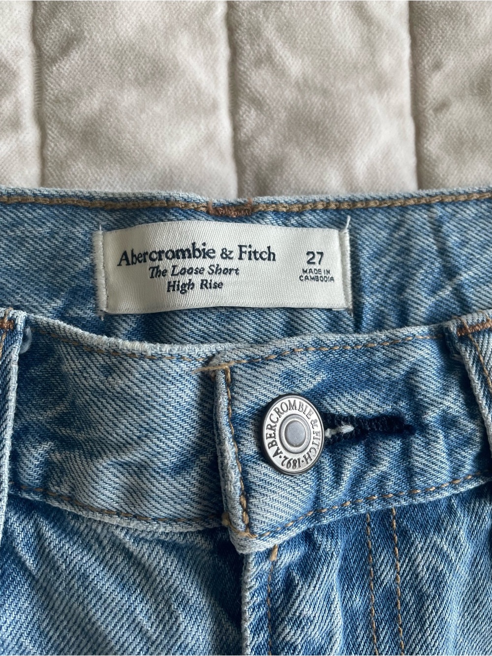 Abercrombie & Fitch High Rise Loose Denim Shorts - Picture 6 of 16